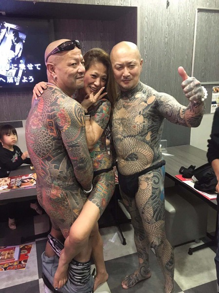 【悲報】まんさん、子供の前で乱交してしまう…
