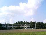 小学校と夏の空。