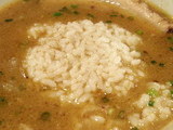 えびとんスパイシー ご飯を投入