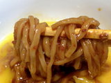 麻辣担担麺ドラゴンの紅い河 生玉子に絡める