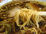 正油らーめん 麺のアップ