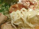 鱧と梅の冷し潮らぁ麺 麺のアップ