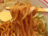 汁なしインドラーメン 麺のアップ