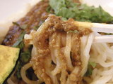 ごろごろ野菜のキーマカレーうどん 麺のアップ