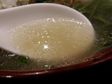 スピルリナの野菜系らぁ麺 スープのアップ