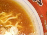 味一 正油ラーメン スープの表面