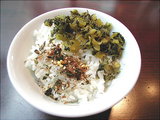 無料半ライスに高菜とふりかけ