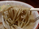 魚郎らーめん 麺のアップ