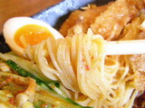 冷し中華 辛ごま味 麺のアップ