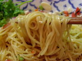 トムヤム和え麺 麺のアップ