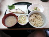 すかいらーく 鶏ごぼうご飯と白身魚の西京焼き