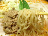 豚骨スープカレー麺 麺のアップ