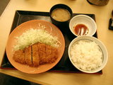 餃子カツ定食 777円
