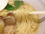 春野菜とアサリの潮らーめん ラーメンのアップ