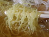塩ラーメン海老風味 麺のアップ