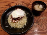 チリミート目玉焼のせチャーハン 720円