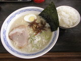 博多ラーメン 500円 + サービスライス
