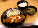 チーズとまとチキンかつ定食 580円