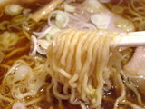 味一 正油ラーメン 麺のアップ
