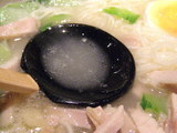 特製 鶏麺(そば) スープのアップ