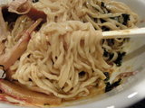 HotでWishなインドな油そば 麺のアップ