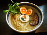 鮭節の白醤油らー麺 770円 + 味玉 100円