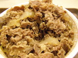 メガ牛丼 肉をかきわける