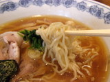 支那そば しょうゆ味 麺のアップ