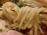 鮪節らぁめん 〜磯の香り〜 麺のアップ
