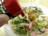 長崎皿うどん ソースをかける
