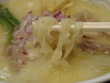 ミルクメン 麺のアップ