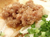 えびとんスパイシー 挽肉のアップ