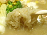 白い友達 麺のアップ