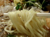 海老香ラーメン 麺のアップ