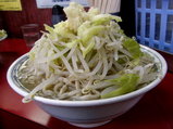 小ラーメン 野菜 ニンニク 500円 サイドビュー