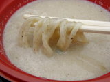 全粒粉のWhite Chickenつけめん 麺のアップ