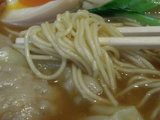 海老わんたんらーめん 麺のアップ