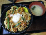 豚キムチ丼 700円