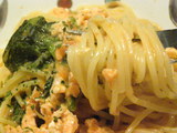 サーモンとほうれん草のトマトクリーム 麺のアップ