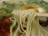 味玉入りラーメン 麺のアップ
