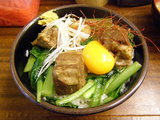 角煮丼に生玉子をトッピング