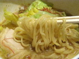 海老味噌そば 麺のアップ