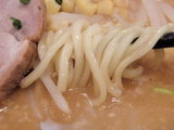 味噌とん 麺のアップ