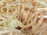 三郎 全増し 麺のアップ