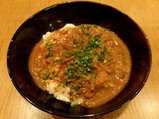 牛すじ煮込みカレー丼 650円