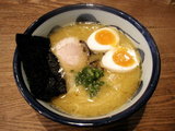 秋田比内地鶏で作る博多煮干しらーめん
