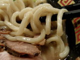 釜炊きとんこつラーメン 麺のアップ