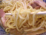 汁なし麺 麺のアップ
