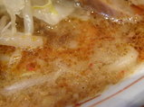 うま辛めん スープの表面