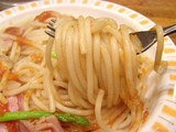 アスパラとベーコン(ハバネロソース) 麺のアップ